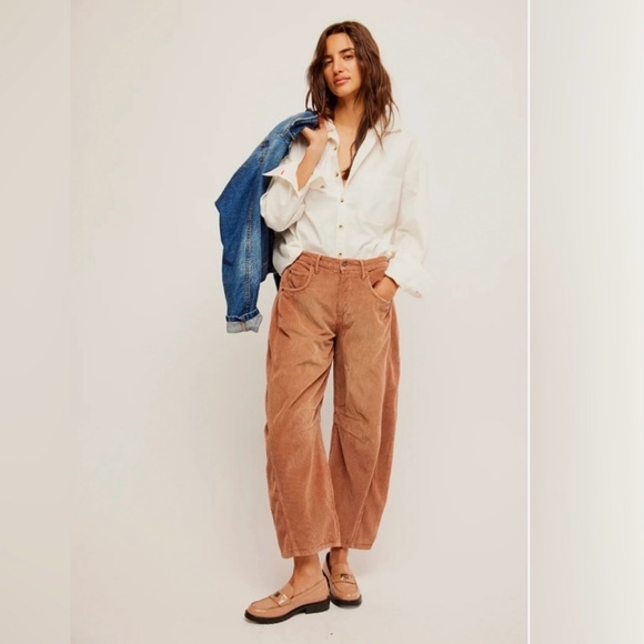 We The Free Good Luck Mid-Rise Cord Barrel Jeans in Emperador - Picture 2 of 12